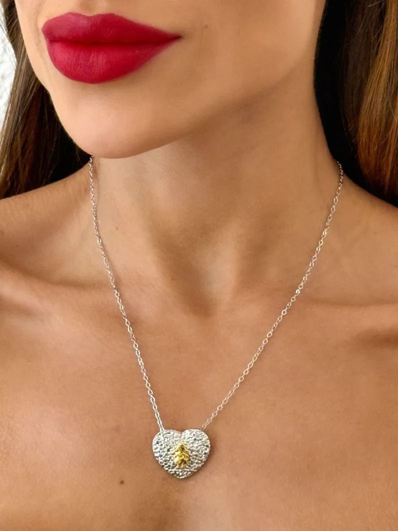 Colar Folheado a Ouro 18k e Prata Mix Banho Pingente Coração Martelado Com Crianças
