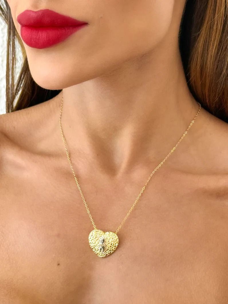 Colar Folheado a Ouro 18k e Prata Mix Banho Pingente Coração Martelado Com Crianças