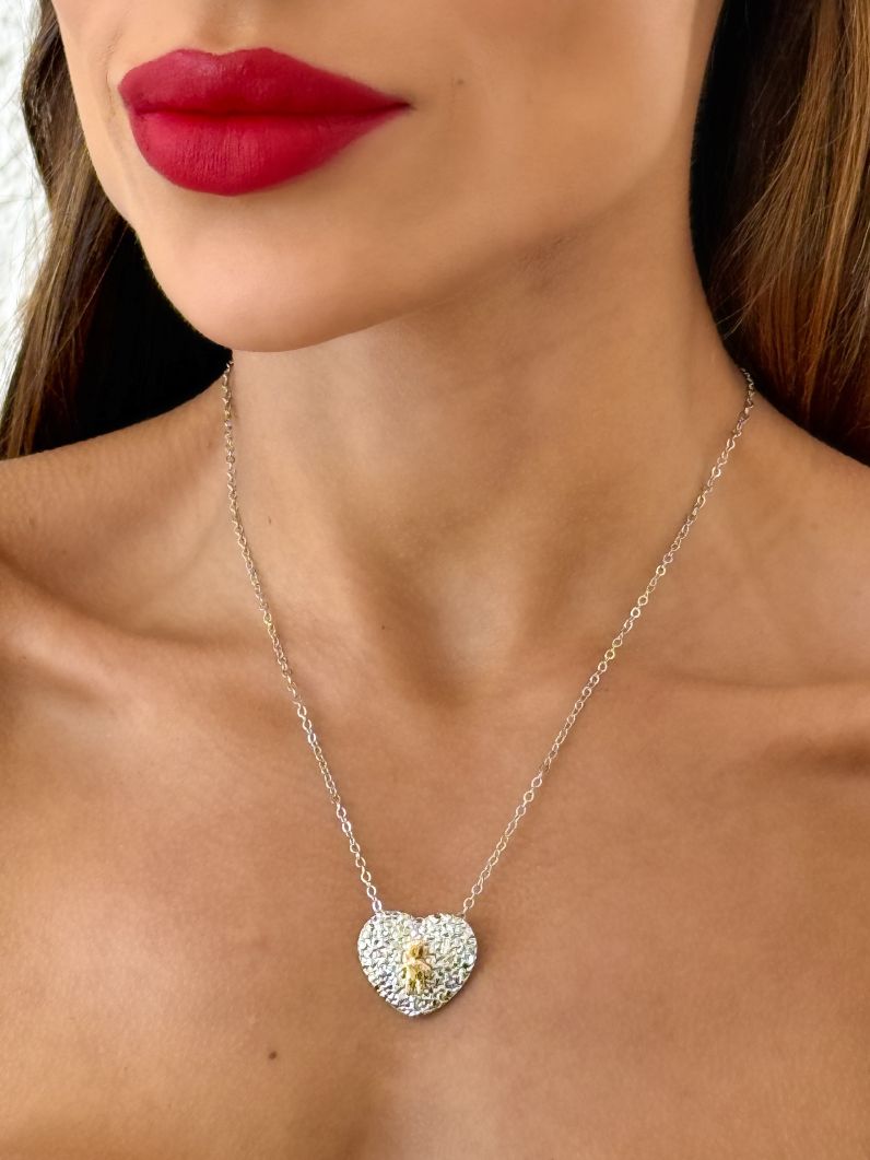 Colar Folheado a Ouro 18k e Prata Mix Banho Pingente Coração Martelado Com Menino
