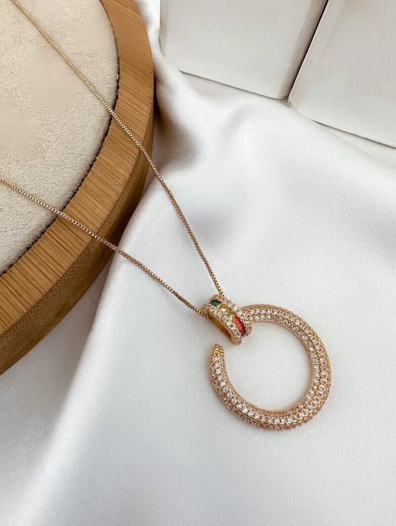 Colar Folheado a Ouro 18k e Prata Pingente Cravejado Com Zircônias