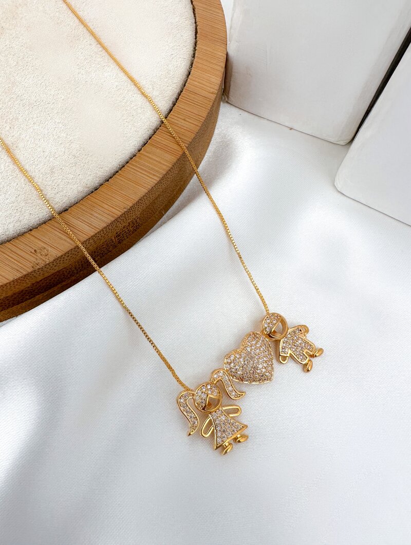 Colar Folheado a Ouro 18k e Prata Pingente Crianças Cravejado