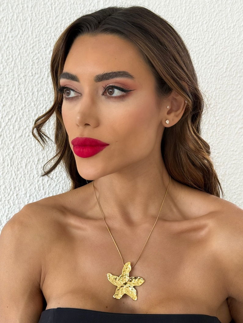 Colar de Aço Inoxidavel Folheado a Ouro 18k e Prata Pingente Flor Martelada