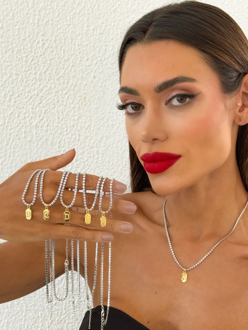 Colar Folheado a Ouro 18k e Prata Riviera Zircôna Com Medalha Inicial