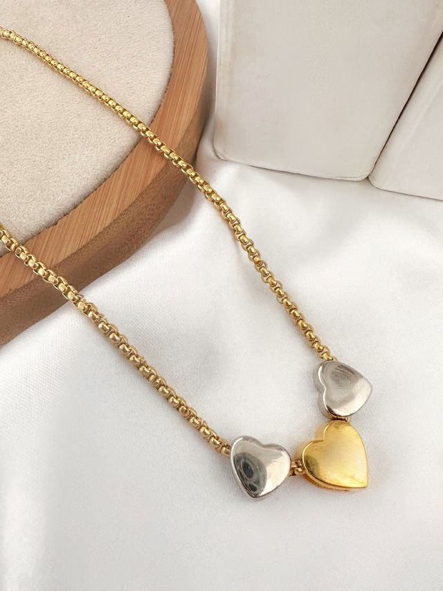 colar folheado a ouro 18k e prata três corações.