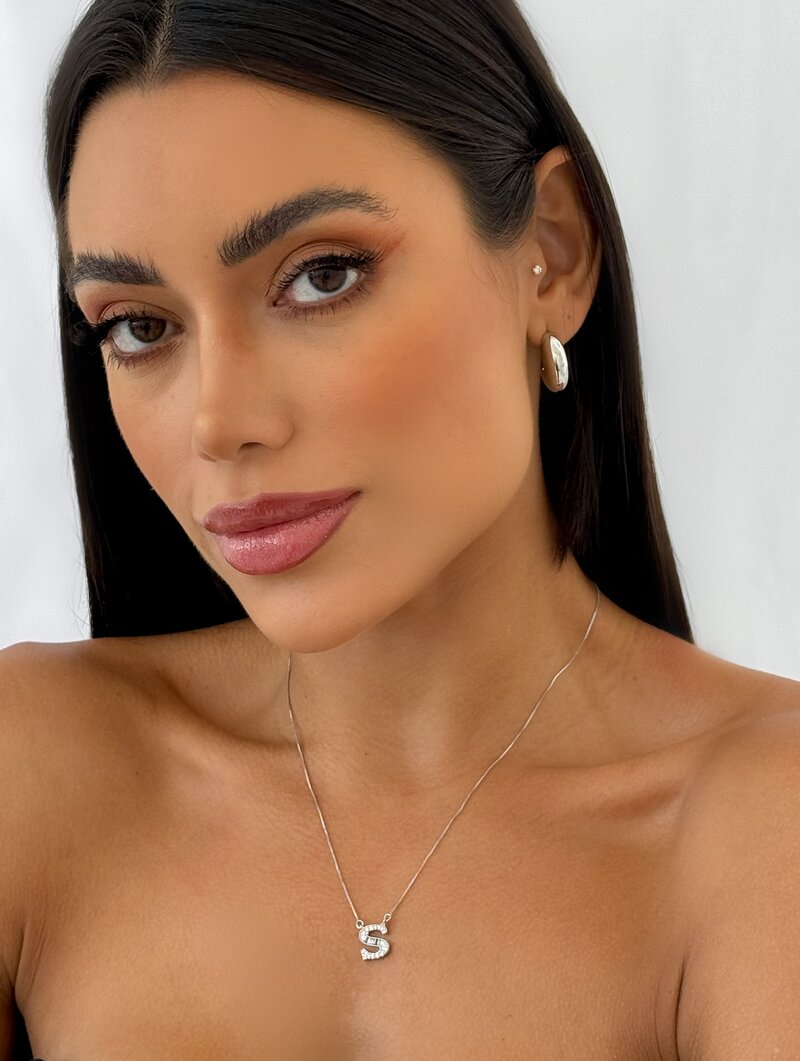 Colar Folheado a Ouro 18k e Prata Veneziana com Inicial Cravejada