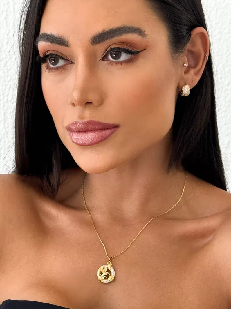 Colar folheado a ouro 18k e prata veneziana com pingente cravejado e beija flor