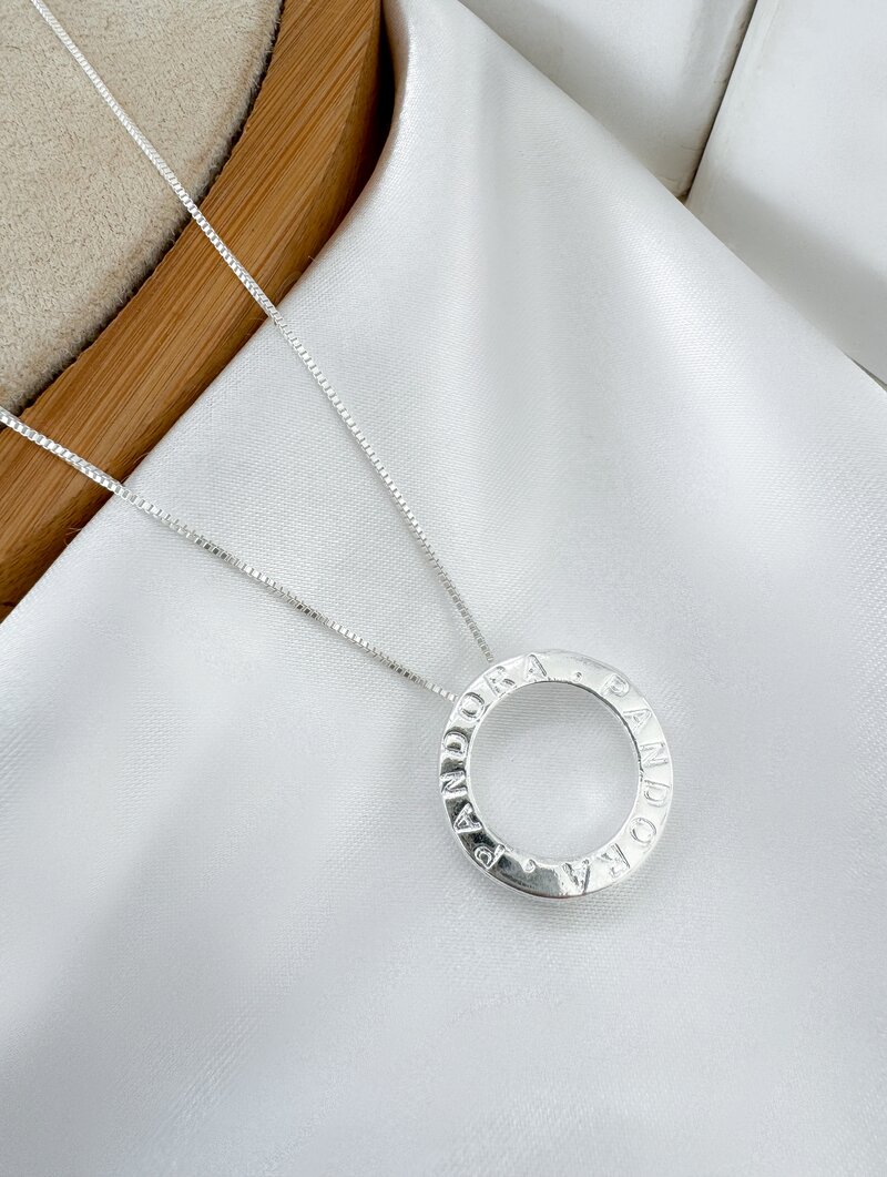Colar Folheado a Ouro 18k e Prata Veneziana com Pingente Inspiração