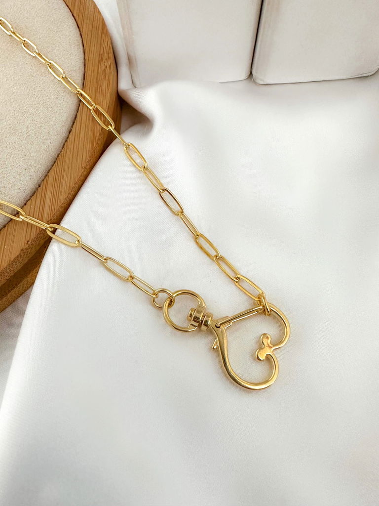 colar folheado a ouro 18k elos com pingente de coração.