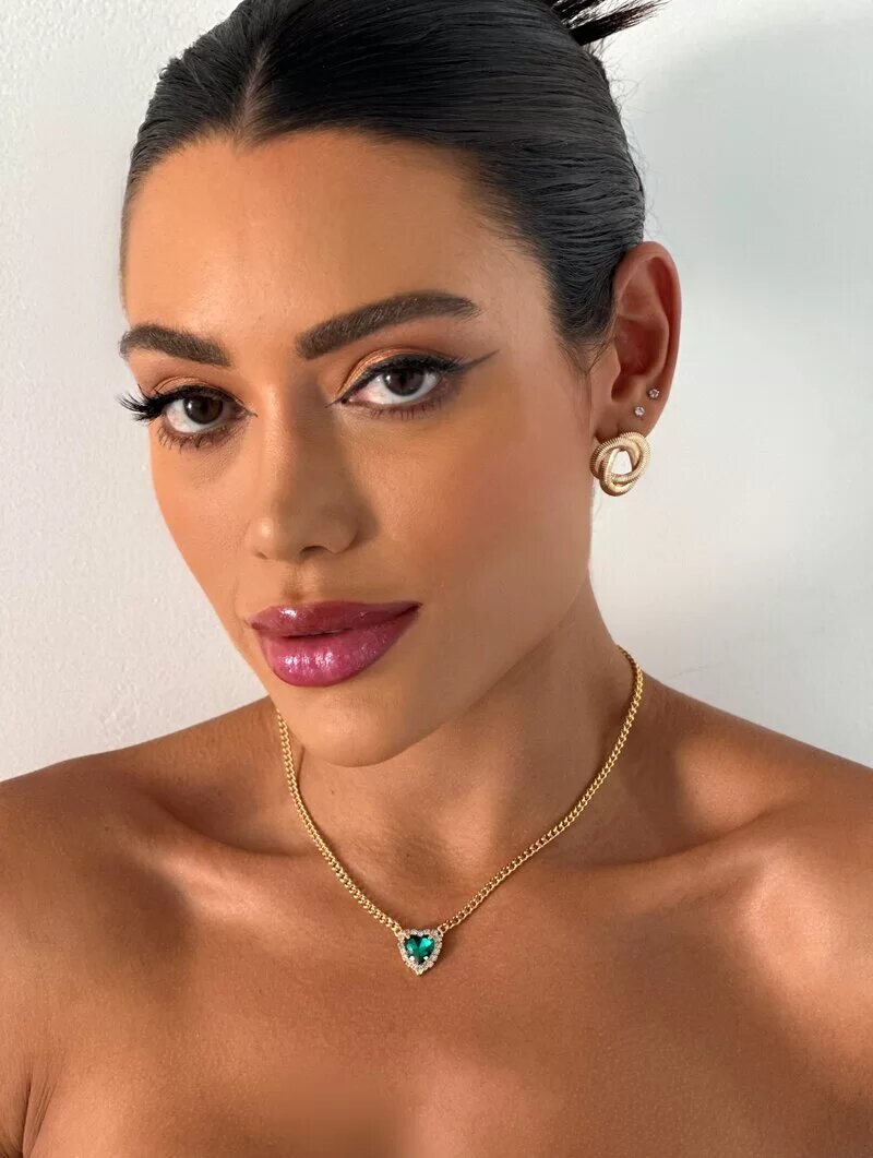 Colar Folheado a Ouro 18k Elos Pequenos com Pingente Coração de Zircônia com Borda Cravejada