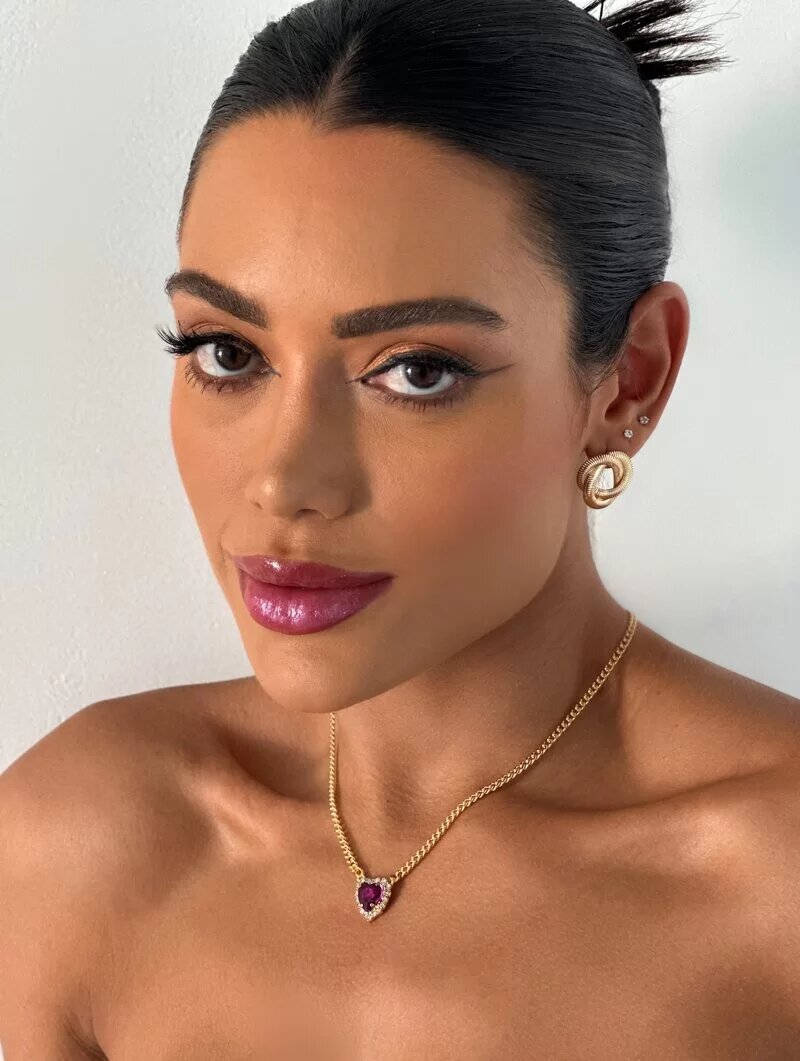 Colar Folheado a Ouro 18k Elos Pequenos com Pingente Coração de Zircônia com Borda Cravejada