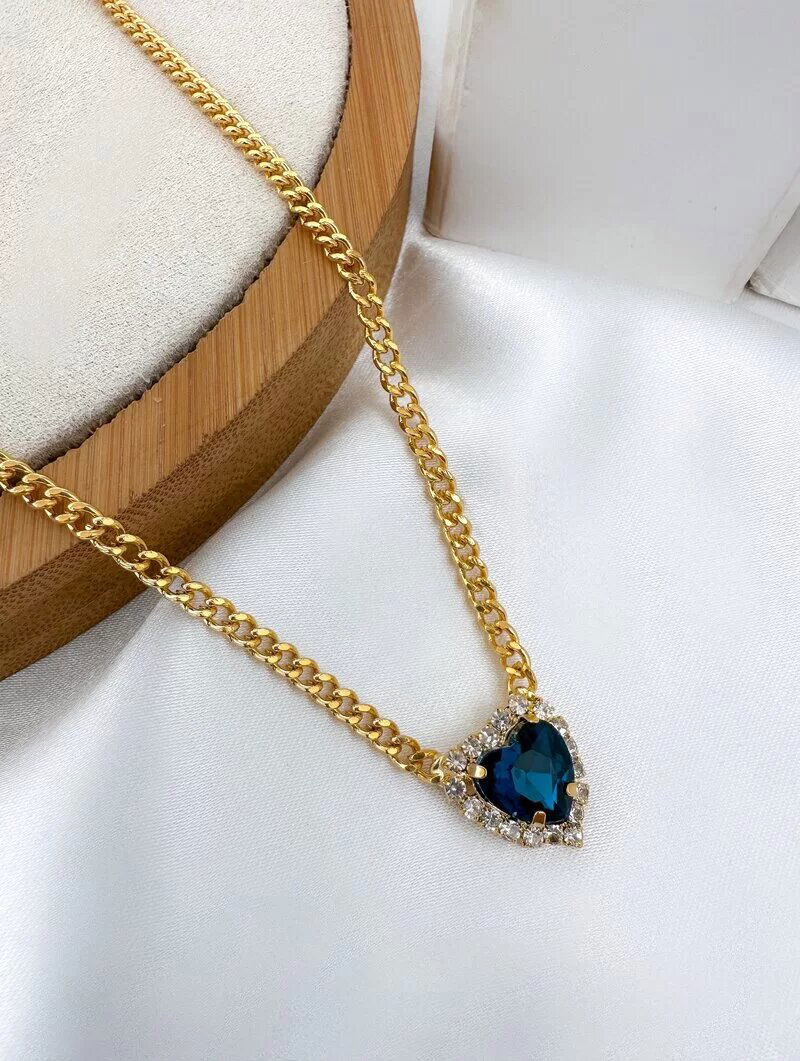 Colar Folheado a Ouro 18k Elos Pequenos com Pingente Coração de Zircônia com Borda Cravejada