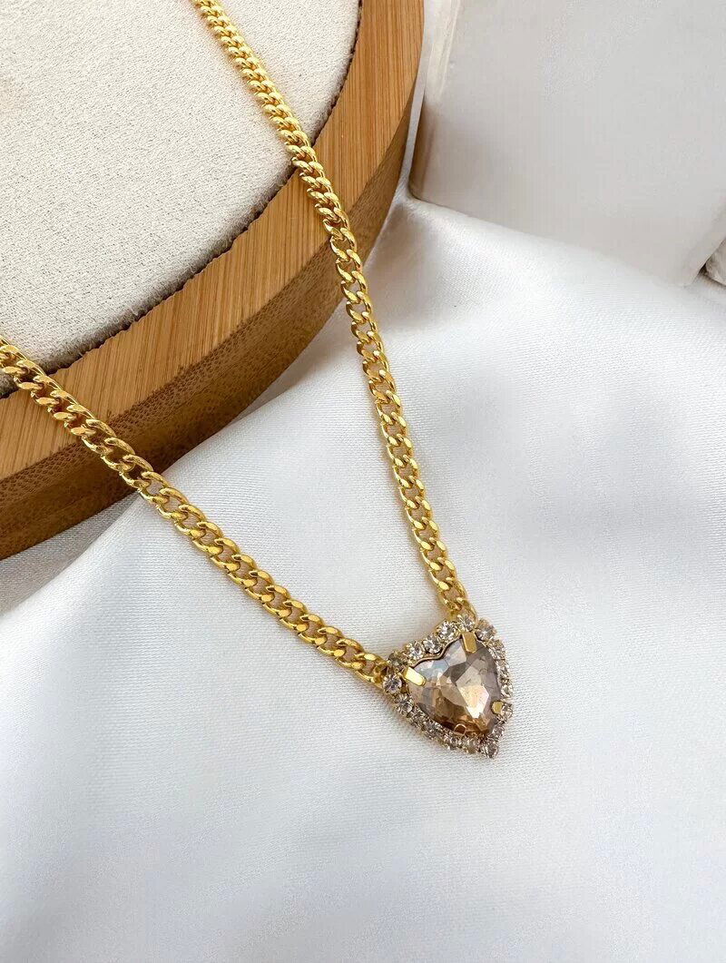 Colar Folheado a Ouro 18k Elos Pequenos com Pingente Coração de Zircônia com Borda Cravejada