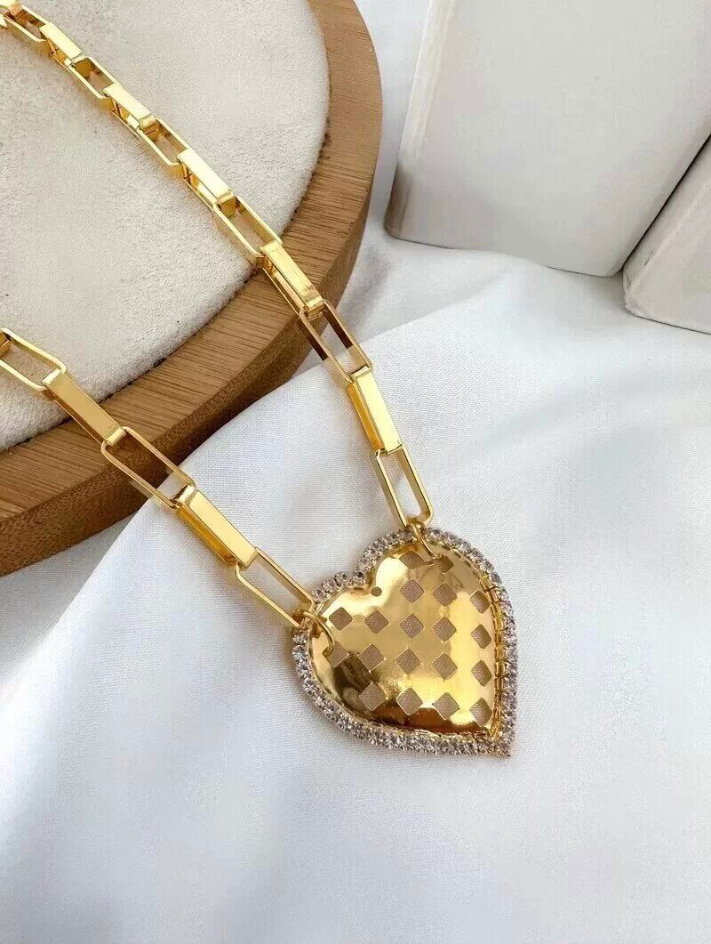 Colar Folheado a Ouro 18k Elos Quadrados com Coração Vazado Cravejado