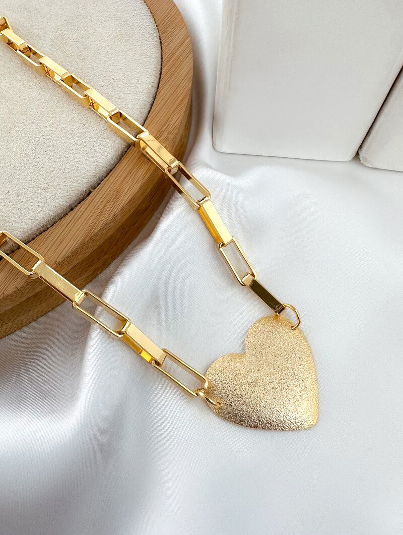 Colar Folheado a Ouro 18k Elos Quadrados Coração Escovado