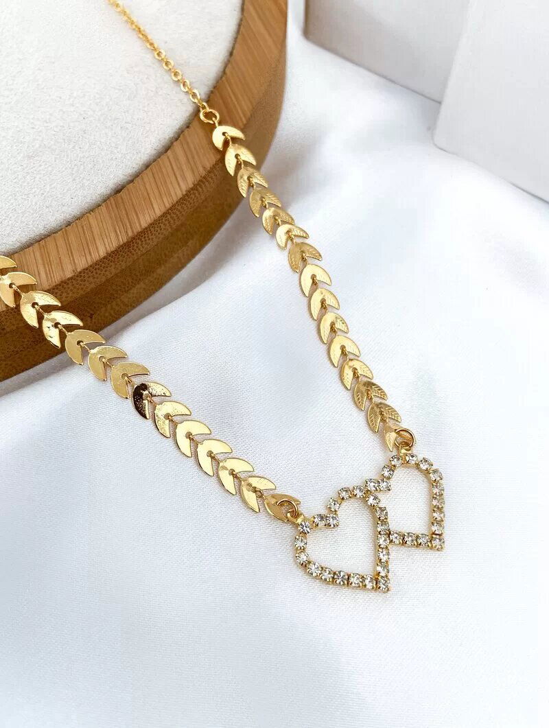 Colar Folheado a Ouro 18k Escamas com Corações Cravejados