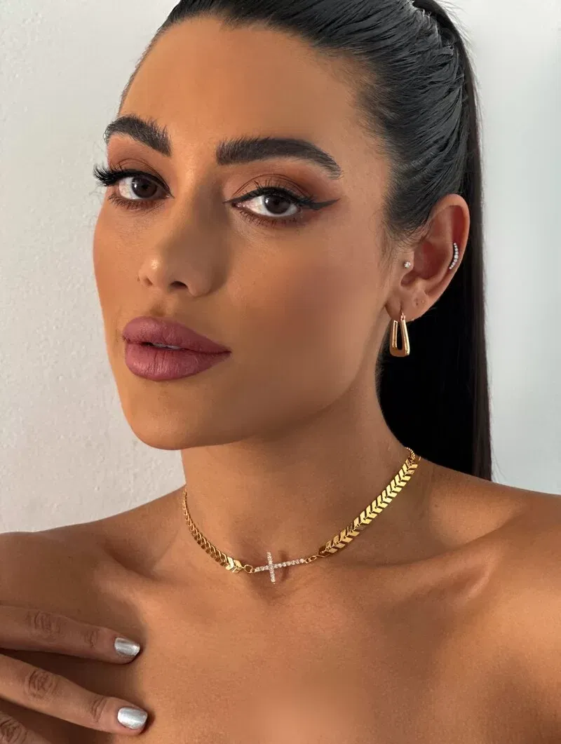 Colar Folheado a Ouro 18k Escamas com Crucifixo Cravejado