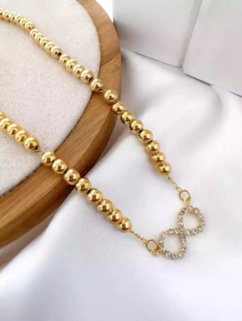 colar folheado a ouro 18k esferas lisas com símbolo do infinito .