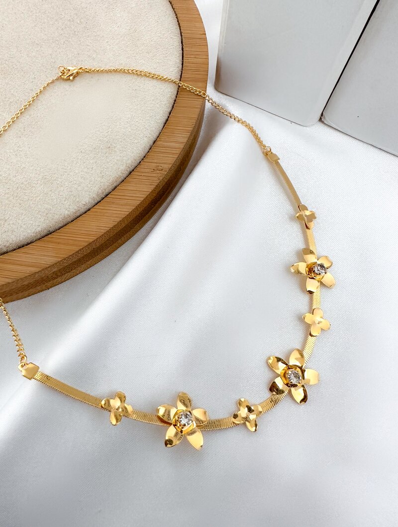 Colar Folheado a Ouro 18k Fita Laminada com Flores