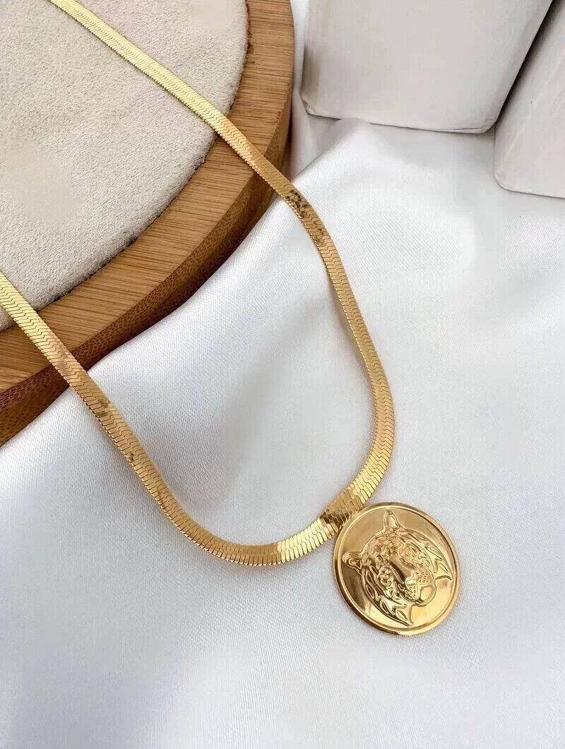 Colar Folheado a Ouro 18k Fita Laminada com Pingente Leão