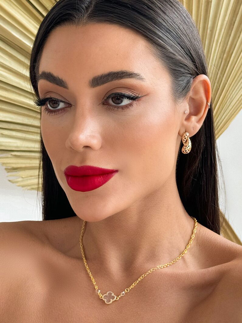 Colar Folheado a Ouro 18k Inspiração Com Cristais