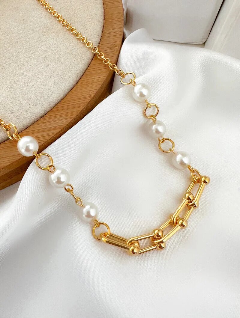 Colar Folheado a Ouro 18k Inspiração Joalheria com Pérolas