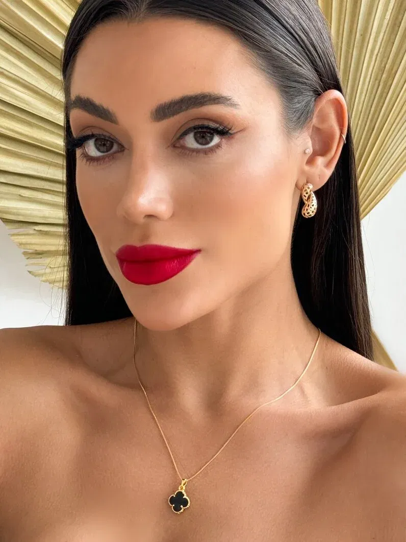 Colar folheado a ouro 18k inspiração Virginia