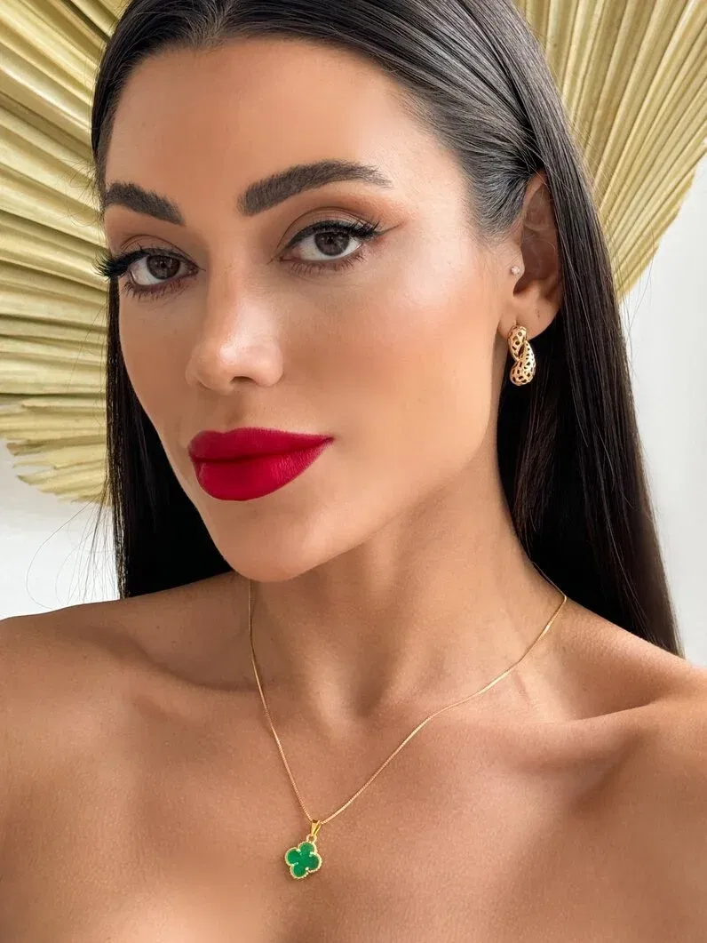 Colar folheado a ouro 18k inspiração Virginia