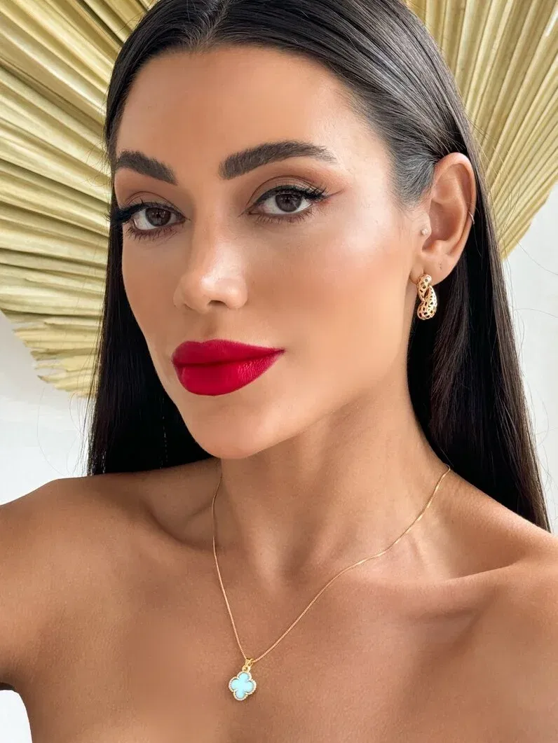 Colar folheado a ouro 18k inspiração Virginia