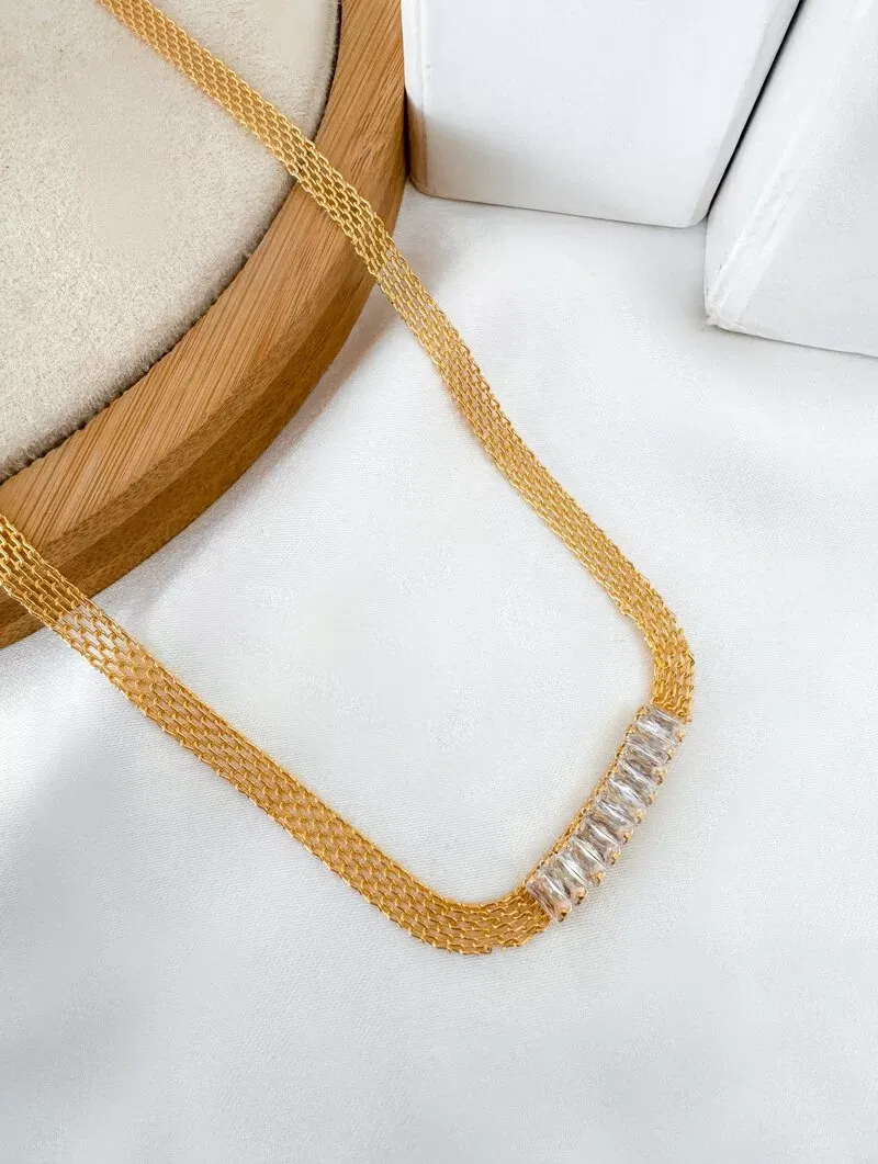 Colar Folheado a Ouro 18k Manta com Navetes Cristais