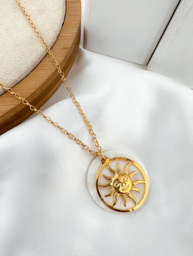 Colar Folheado a Ouro 18k Medalha Sol