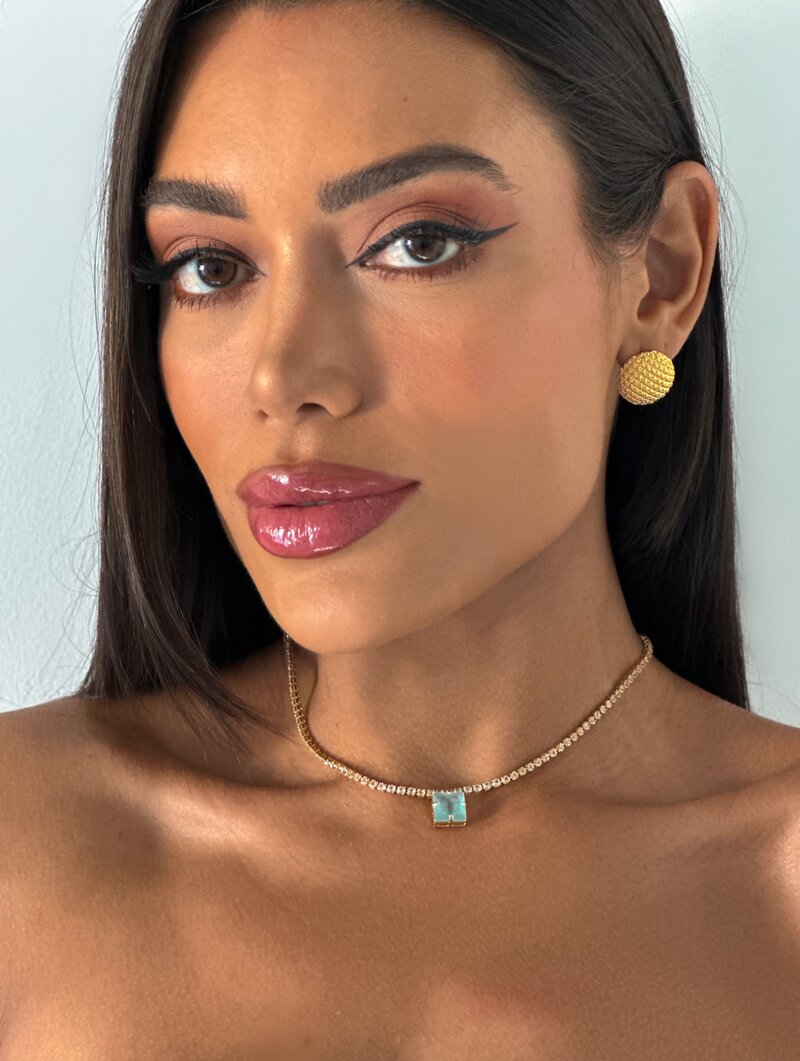 colar folheado a ouro 18k micro zircônias com pingente quadrado.