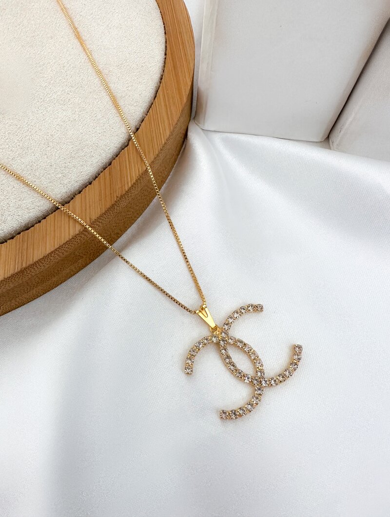 Colar Folheado a Ouro 18k Pingente Inspiração Joalheria Cravejado