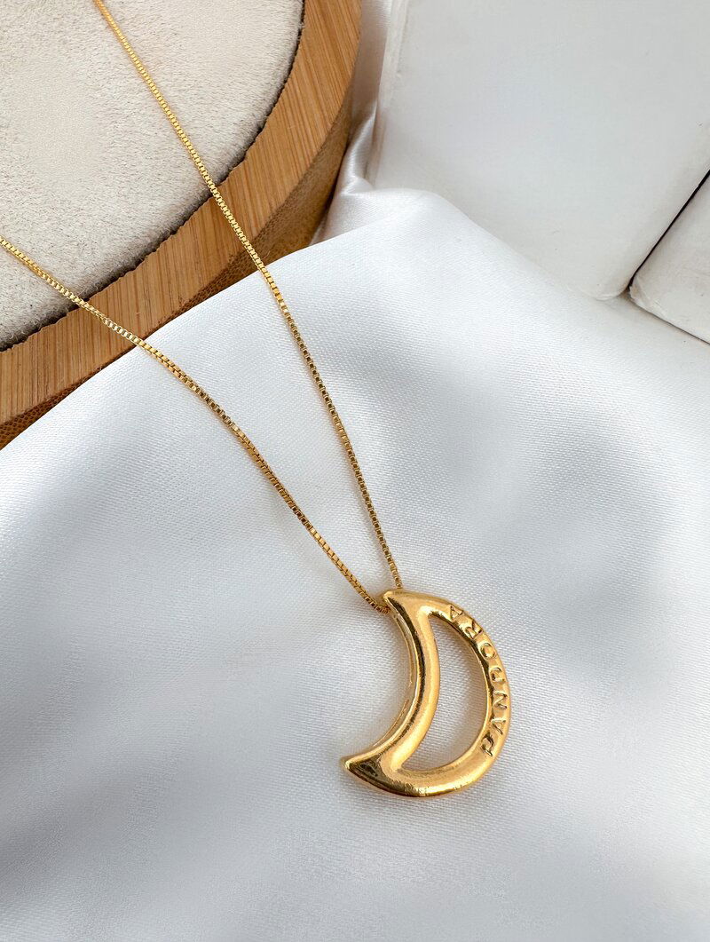 Colar Folheado a Ouro 18k Pingente Lua Inspiração