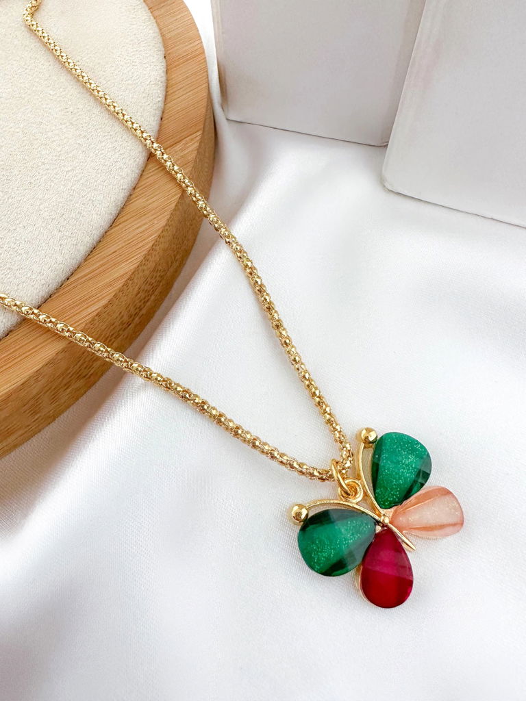 COLAR FOLHEADO A OURO 18K RABO DE TATU BORBOLETA COM PEDRARIA.