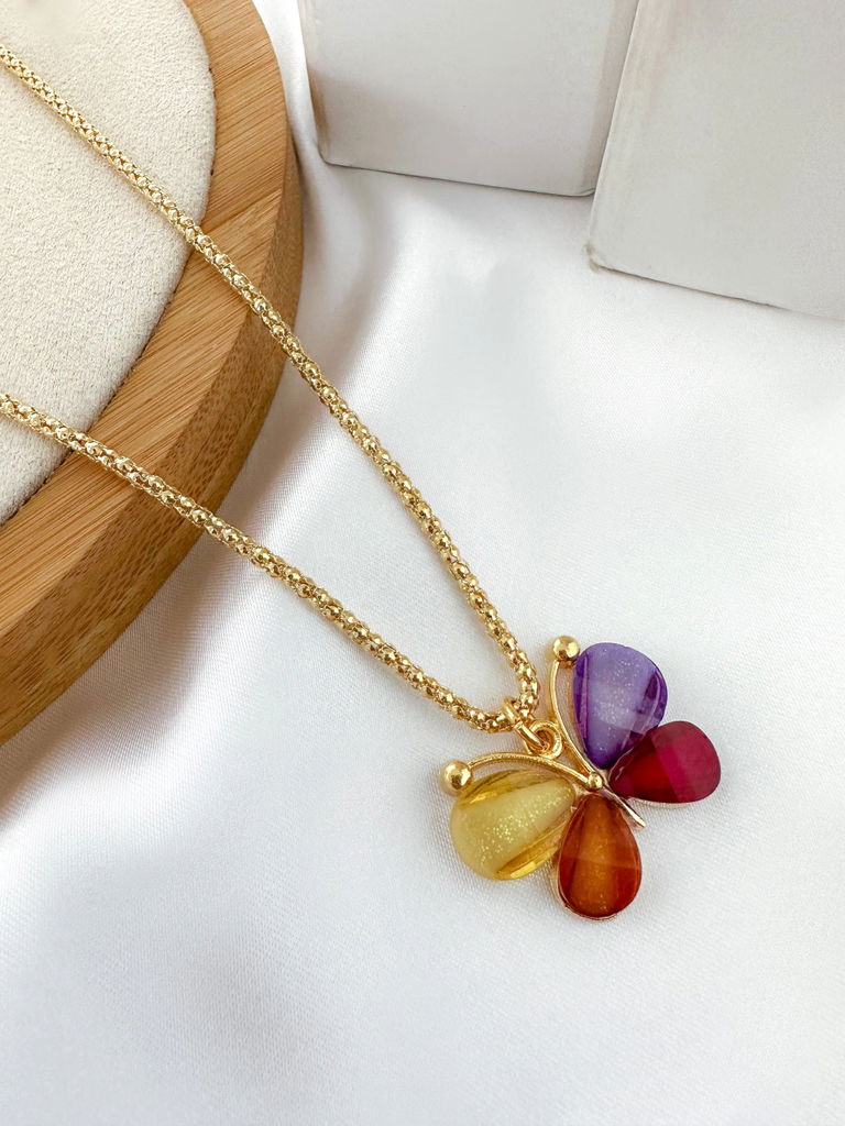 COLAR FOLHEADO A OURO 18K RABO DE TATU BORBOLETA COM PEDRARIA.