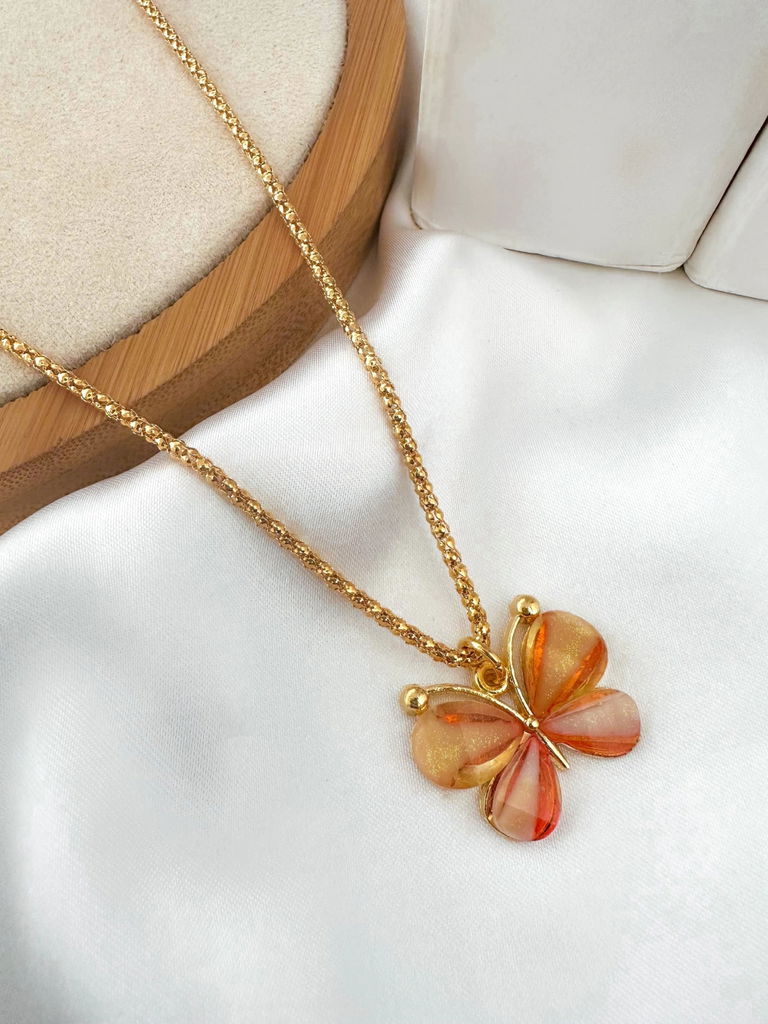 COLAR FOLHEADO A OURO 18K RABO DE TATU BORBOLETA COM PEDRARIA.