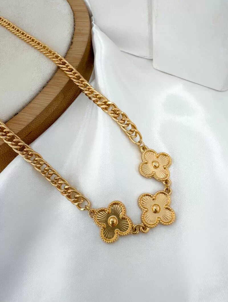 Colar Folheado a Ouro 18K Três Flores