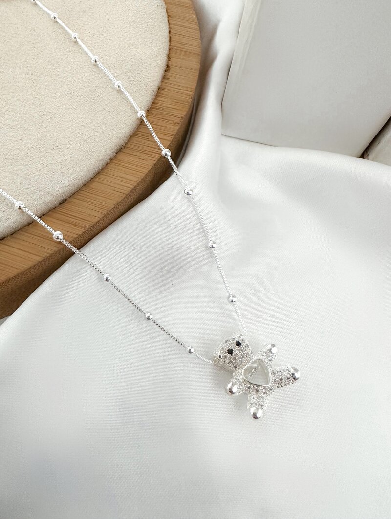 Colar Folheado a Ouro 18k Ursinho Cravejado com Coração Vazado