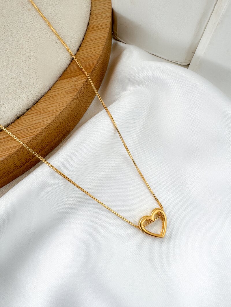 Colar Folheado a Ouro 18k Veneziana com Coração Minimalista