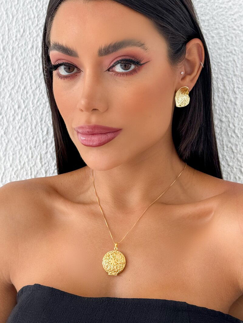 Colar Folheado a Ouro 18k Veneziana com Relicário Circulo Trabalhado