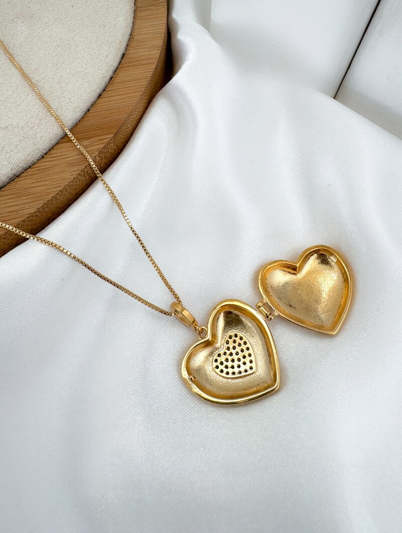 Colar Folheado a Ouro 18k Veneziana com Relicário Coração