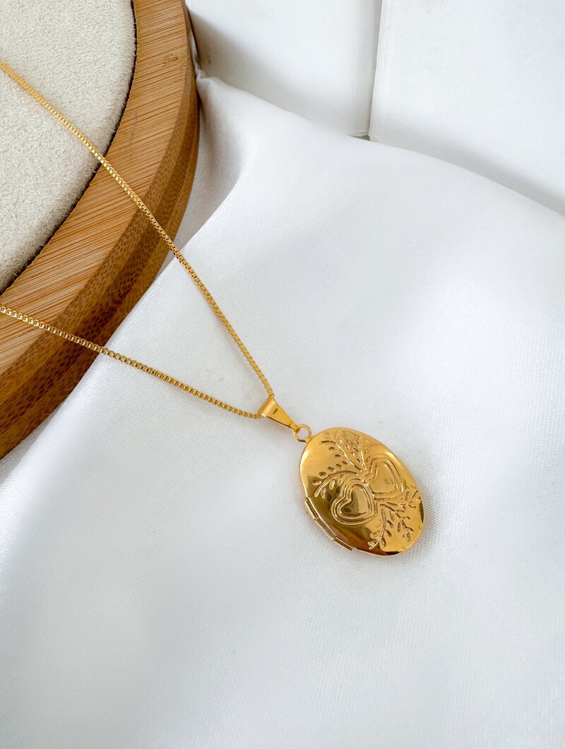 Colar Folheado a Ouro 18k Veneziana com Relicário Desenhado