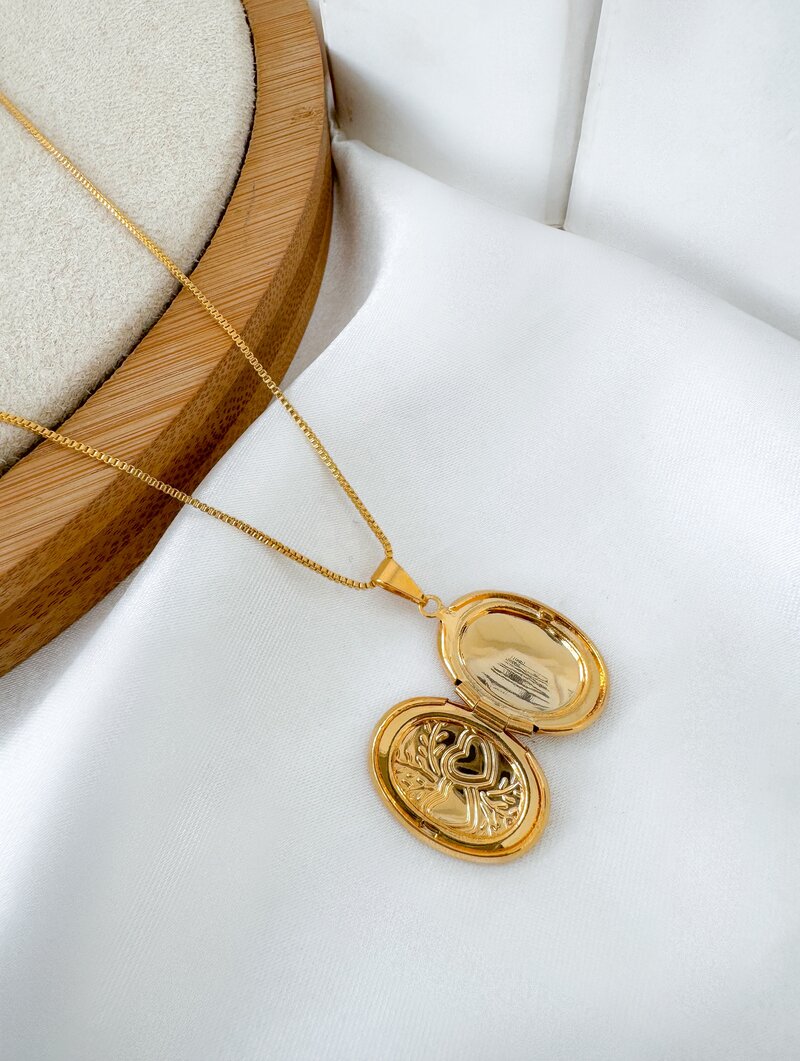 Colar Folheado a Ouro 18k Veneziana com Relicário Desenhado