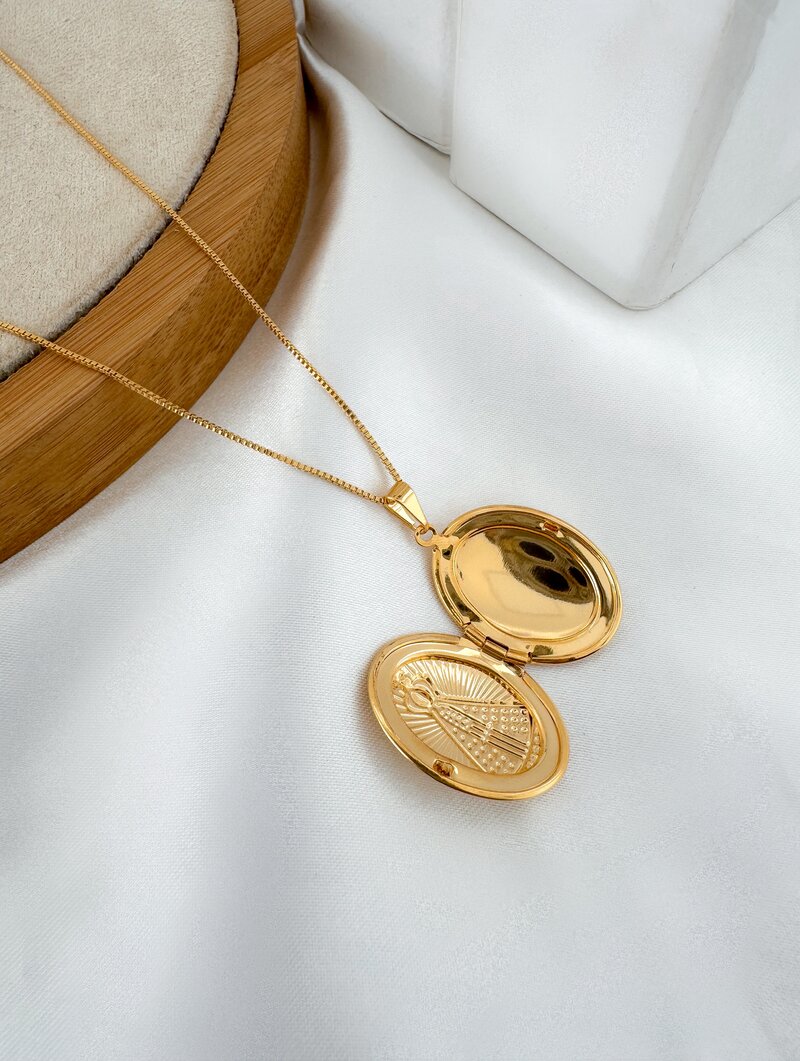 Colar Folheado a Ouro 18k Veneziana com Relicário Nossa Senhora