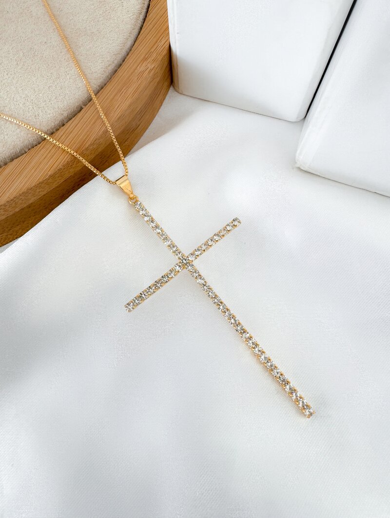 Colar Folheado a Ouro 18k Veneziana Lisa com Crucifixo Cravejado