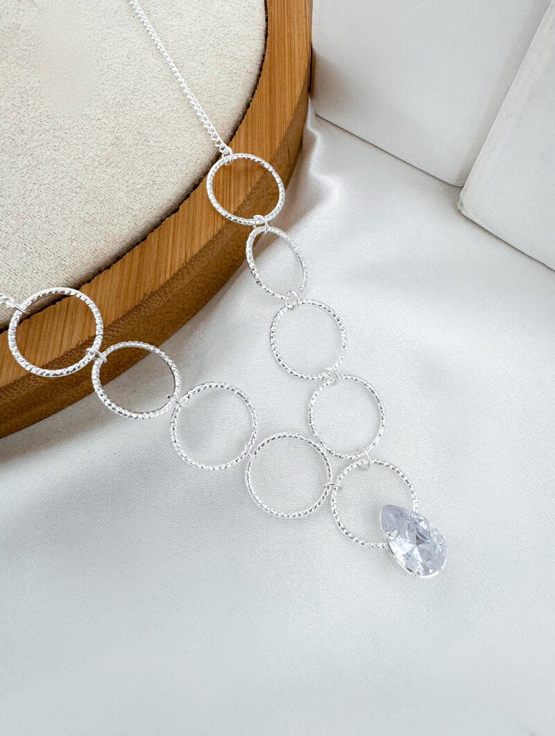 Colar Folheado a Prata 925 Circulos Vazados com Gota de Zircônia