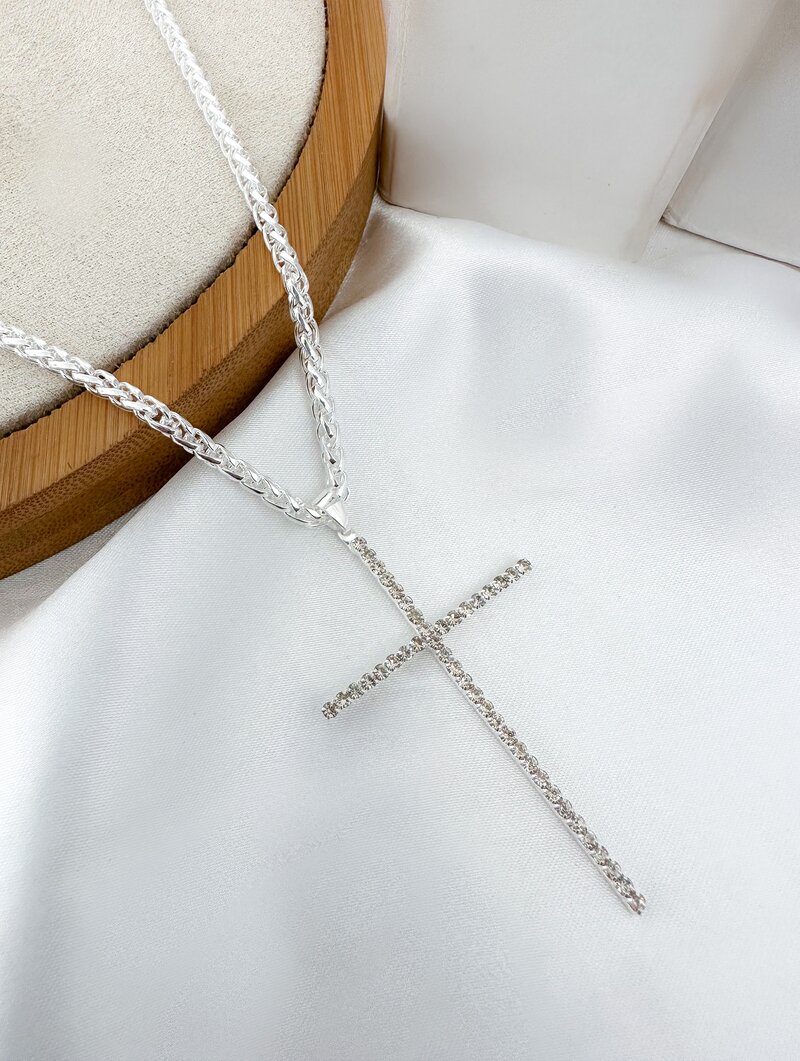 Colar Folheado a Prata 925 com Crucifixo Cravejado