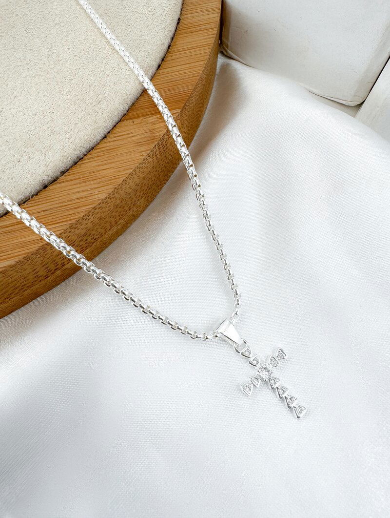 Colar Folheado a Prata 925 Corrente Quadrada Fina com Crucifixo