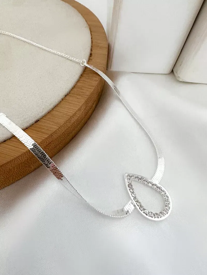 Colar Folheado a Prata 925 Fita Laminada com Gota Cravejada