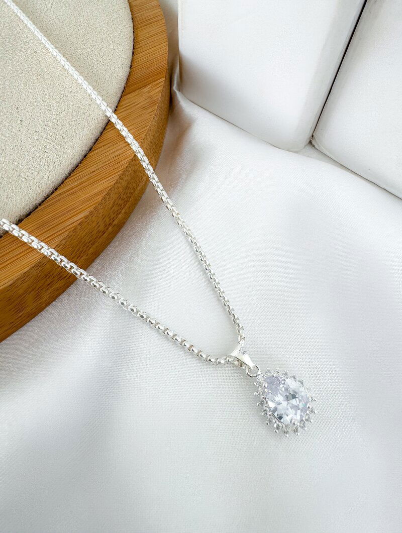 Colar Folheado a Prata 925 Gota de Zircônia Cravejada